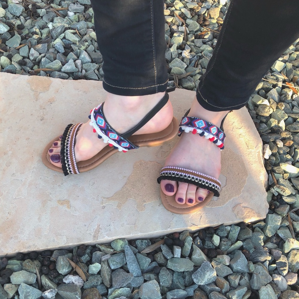 Embroidered Pom Pom black sandals - Picture 5 of 7